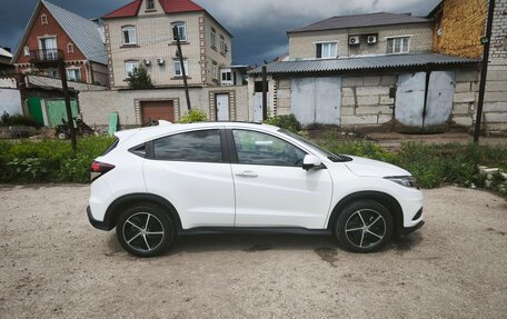 Honda Vezel, 2021 год, 2 190 000 рублей, 5 фотография