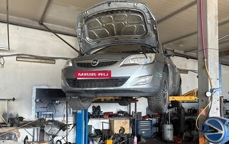 Opel Astra J, 2010 год, 400 000 рублей, 1 фотография
