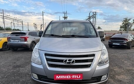 Hyundai H-1 II рестайлинг, 2013 год, 1 650 000 рублей, 2 фотография