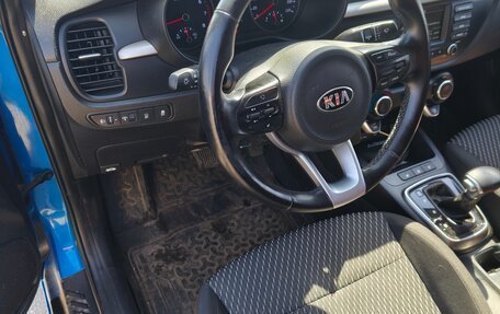 KIA Rio IV, 2018 год, 1 370 000 рублей, 8 фотография