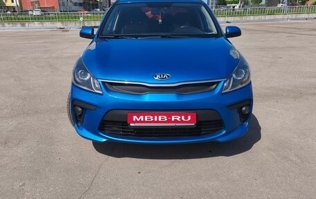 KIA Rio IV, 2018 год, 1 370 000 рублей, 1 фотография