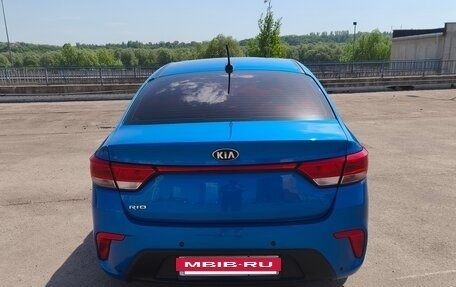KIA Rio IV, 2018 год, 1 370 000 рублей, 6 фотография