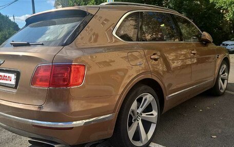 Bentley Bentayga I, 2016 год, 7 990 000 рублей, 4 фотография