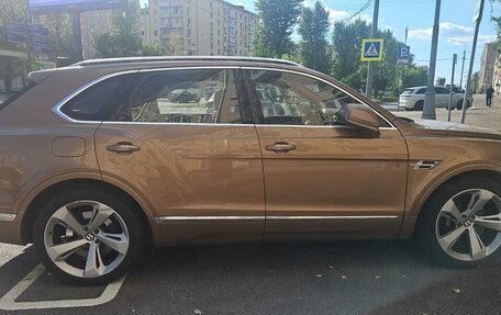 Bentley Bentayga I, 2016 год, 7 990 000 рублей, 6 фотография
