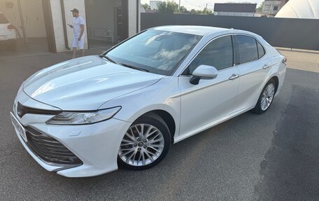 Toyota Camry, 2019 год, 2 240 000 рублей, 1 фотография
