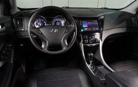 Hyundai Sonata VI, 2011 год, 939 000 рублей, 6 фотография