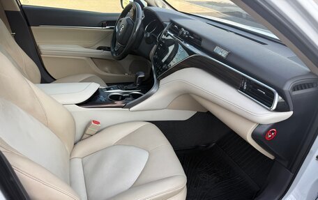 Toyota Camry, 2019 год, 2 240 000 рублей, 13 фотография