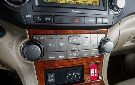 Toyota Highlander III, 2010 год, 1 799 000 рублей, 14 фотография