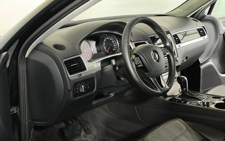 Volkswagen Touareg III, 2011 год, 1 880 000 рублей, 7 фотография