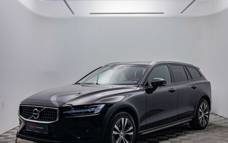 Volvo V60 Cross Country II, 2019 год, 3 297 000 рублей, 2 фотография