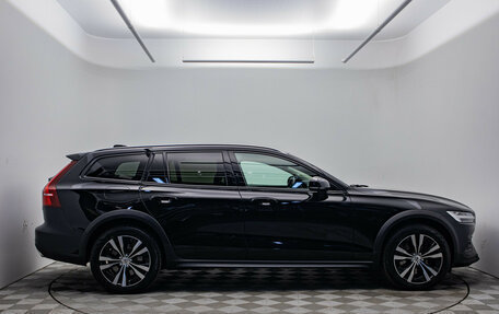 Volvo V60 Cross Country II, 2019 год, 3 297 000 рублей, 5 фотография