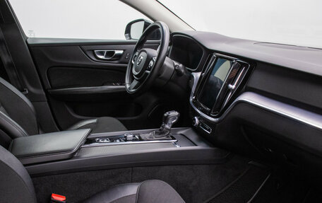 Volvo V60 Cross Country II, 2019 год, 3 297 000 рублей, 10 фотография