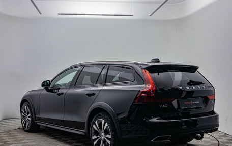 Volvo V60 Cross Country II, 2019 год, 3 297 000 рублей, 8 фотография