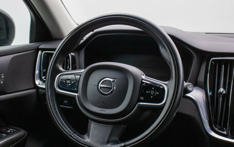 Volvo V60 Cross Country II, 2019 год, 3 297 000 рублей, 16 фотография