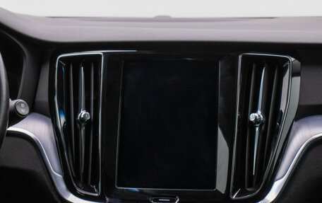 Volvo V60 Cross Country II, 2019 год, 3 297 000 рублей, 15 фотография