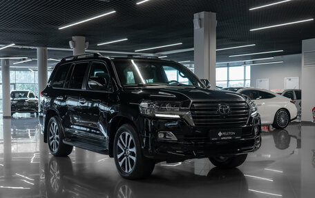 Toyota Land Cruiser 200, 2018 год, 6 790 000 рублей, 2 фотография