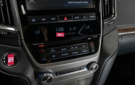 Toyota Land Cruiser 200, 2018 год, 6 790 000 рублей, 29 фотография