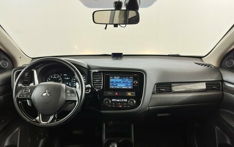 Mitsubishi Outlander III рестайлинг 3, 2015 год, 1 530 000 рублей, 5 фотография
