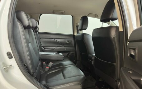 Mitsubishi Outlander III рестайлинг 3, 2015 год, 1 530 000 рублей, 12 фотография