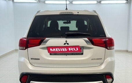 Mitsubishi Outlander III рестайлинг 3, 2015 год, 1 530 000 рублей, 3 фотография