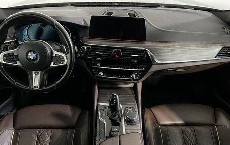 BMW 5 серия, 2018 год, 3 990 000 рублей, 11 фотография