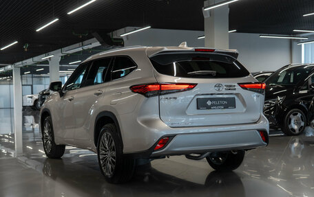 Toyota Highlander, 2026 год, 5 700 000 рублей, 4 фотография
