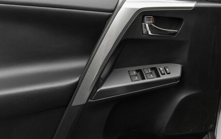 Toyota RAV4, 2017 год, 2 280 000 рублей, 13 фотография