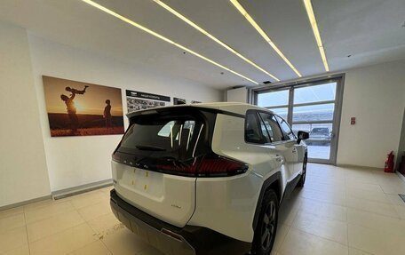 Toyota RAV4, 2025 год, 4 550 000 рублей, 9 фотография