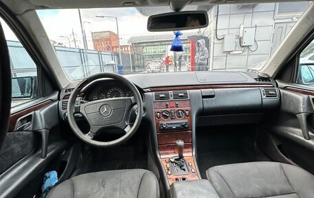 Mercedes-Benz E-Класс, 1999 год, 180 000 рублей, 2 фотография
