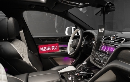 Bentley Bentayga I, 2022 год, 25 900 000 рублей, 18 фотография