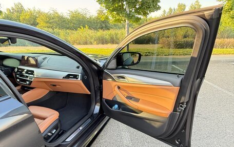 BMW 5 серия, 2018 год, 3 600 000 рублей, 23 фотография