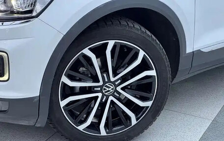 Volkswagen T-Roc I, 2022 год, 2 300 004 рублей, 2 фотография