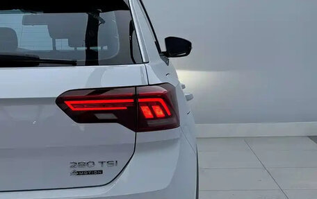 Volkswagen T-Roc I, 2022 год, 2 300 004 рублей, 6 фотография