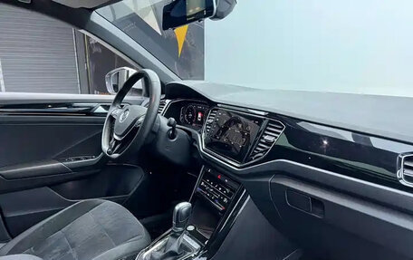 Volkswagen T-Roc I, 2022 год, 2 300 004 рублей, 16 фотография