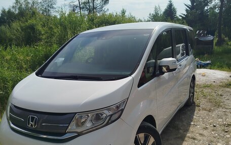 Honda Stepwgn IV, 2016 год, 1 400 000 рублей, 2 фотография
