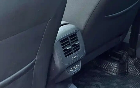 Volkswagen T-Roc I, 2022 год, 2 300 004 рублей, 21 фотография