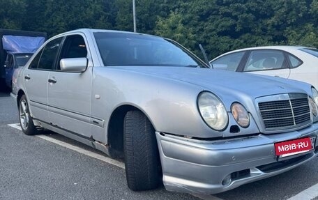 Mercedes-Benz E-Класс, 1997 год, 330 000 рублей, 2 фотография