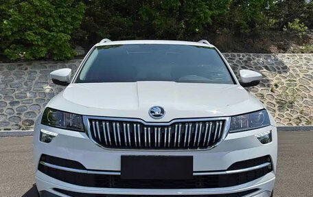 Skoda Karoq I, 2023 год, 1 800 000 рублей, 1 фотография