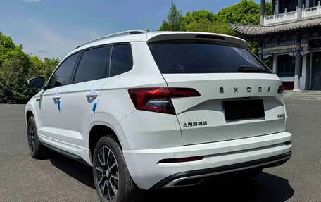 Skoda Karoq I, 2023 год, 1 800 000 рублей, 5 фотография
