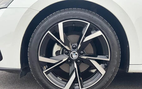 Skoda Octavia IV, 2023 год, 1 800 000 рублей, 16 фотография