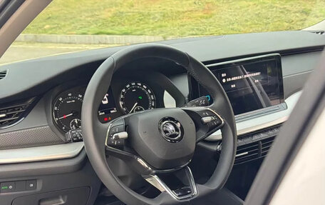 Skoda Octavia IV, 2023 год, 1 800 000 рублей, 11 фотография