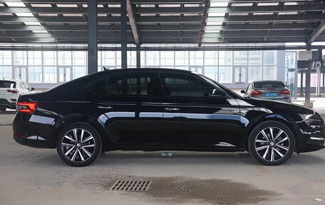 Skoda Superb III рестайлинг, 2023 год, 1 800 000 рублей, 4 фотография