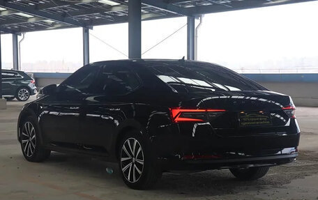 Skoda Superb III рестайлинг, 2023 год, 1 800 000 рублей, 6 фотография