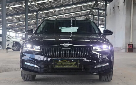 Skoda Superb III рестайлинг, 2023 год, 1 800 000 рублей, 1 фотография