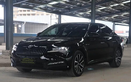 Skoda Superb III рестайлинг, 2023 год, 1 800 000 рублей, 3 фотография