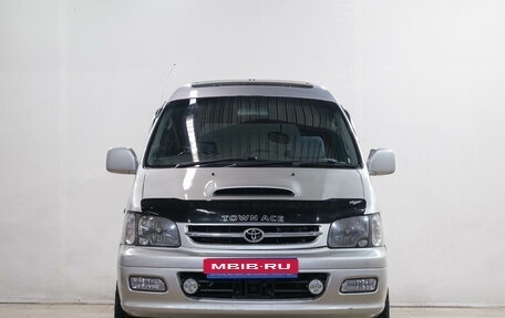 Toyota Town Ace III, 1999 год, 399 000 рублей, 2 фотография