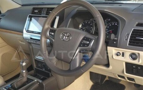 Toyota Land Cruiser Prado 150 рестайлинг 2, 2022 год, 6 120 000 рублей, 5 фотография