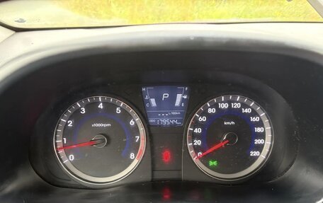 Hyundai Solaris II рестайлинг, 2011 год, 550 000 рублей, 13 фотография