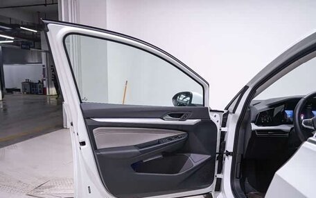 Volkswagen Golf VIII, 2021 год, 23 фотография
