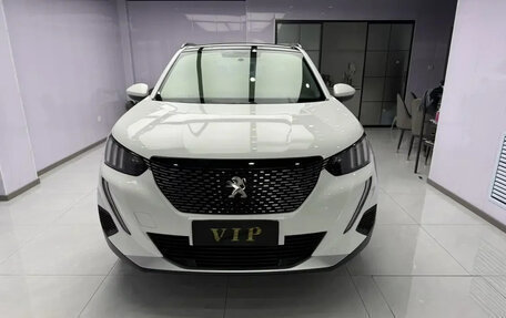 Peugeot 2008 II, 2022 год, 1 300 000 рублей, 2 фотография